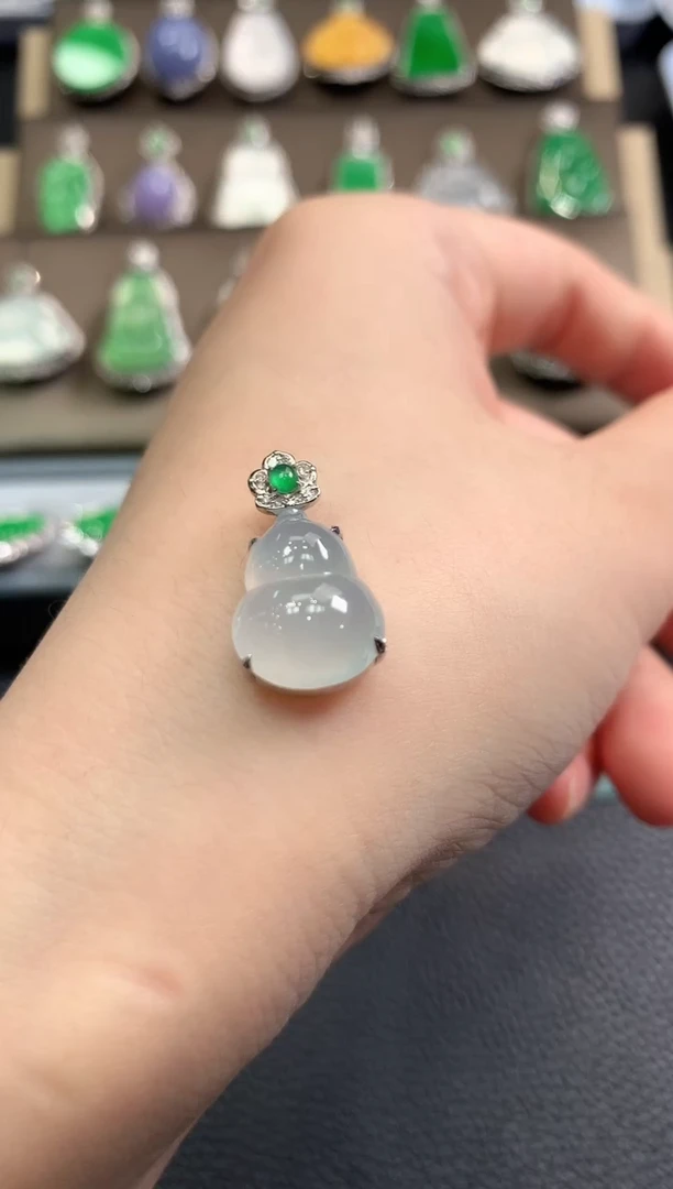 翡翠18K金镶嵌吊坠(不含链)春日珠宝 B28