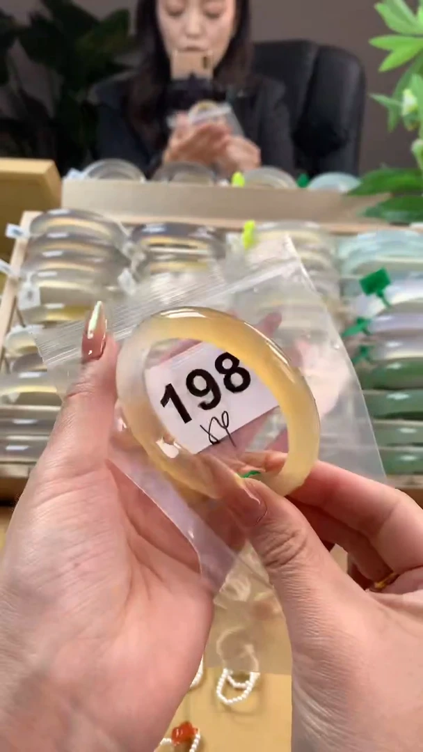 【闪购商品】玛瑙/玉髓手镯未镶嵌198
