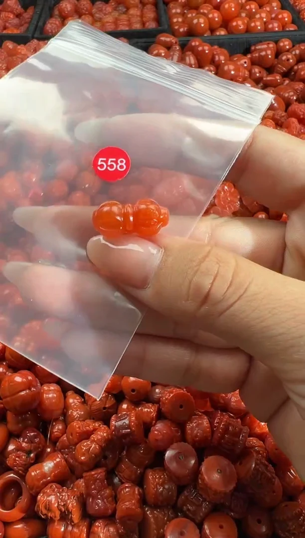 颈饰未镶嵌南红玛瑙1