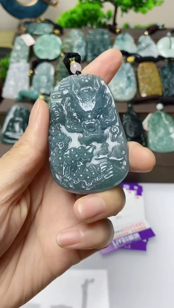 翡翠未镶嵌颈饰