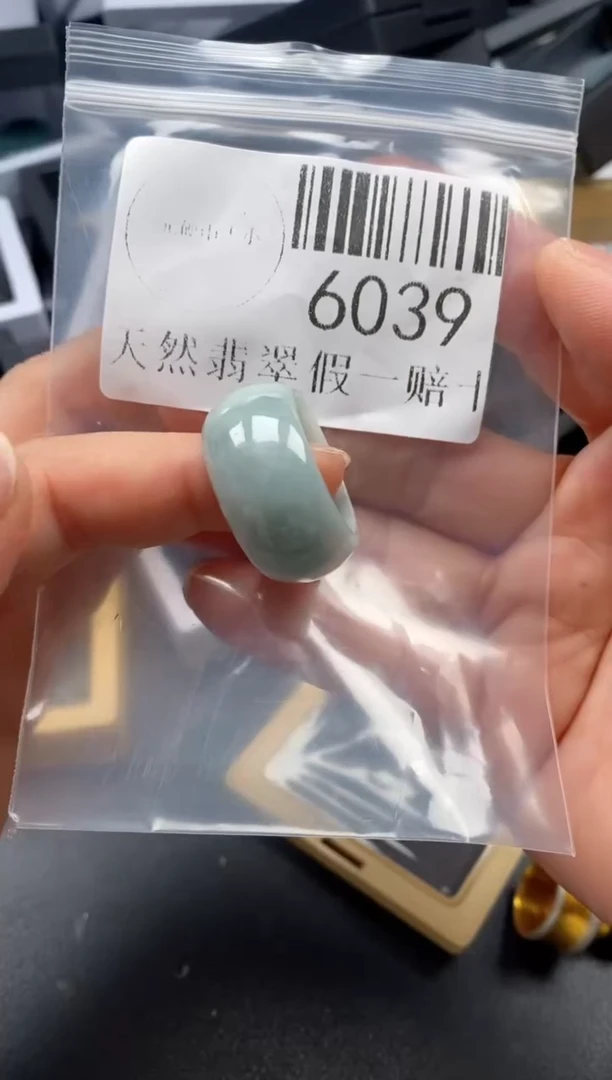 翡翠未镶嵌吊坠(不含链)6039