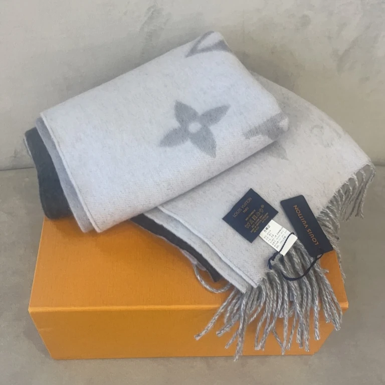 95新 LouisVuitton/路易威登  Lv围巾渐变黑5101