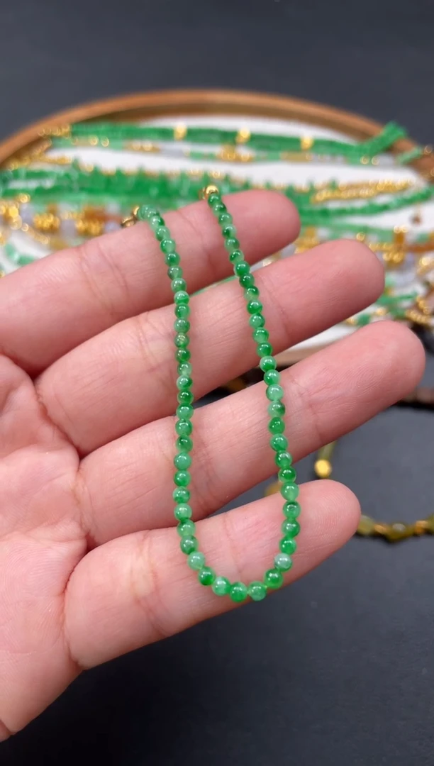 套链18K金镶嵌翡翠一条  P281
