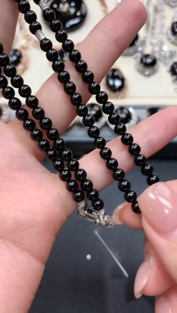 【闪购商品】翡翠颈饰18K金镶嵌q53         