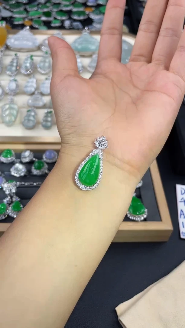 18K金镶嵌挂件翡翠ZHG00915-3