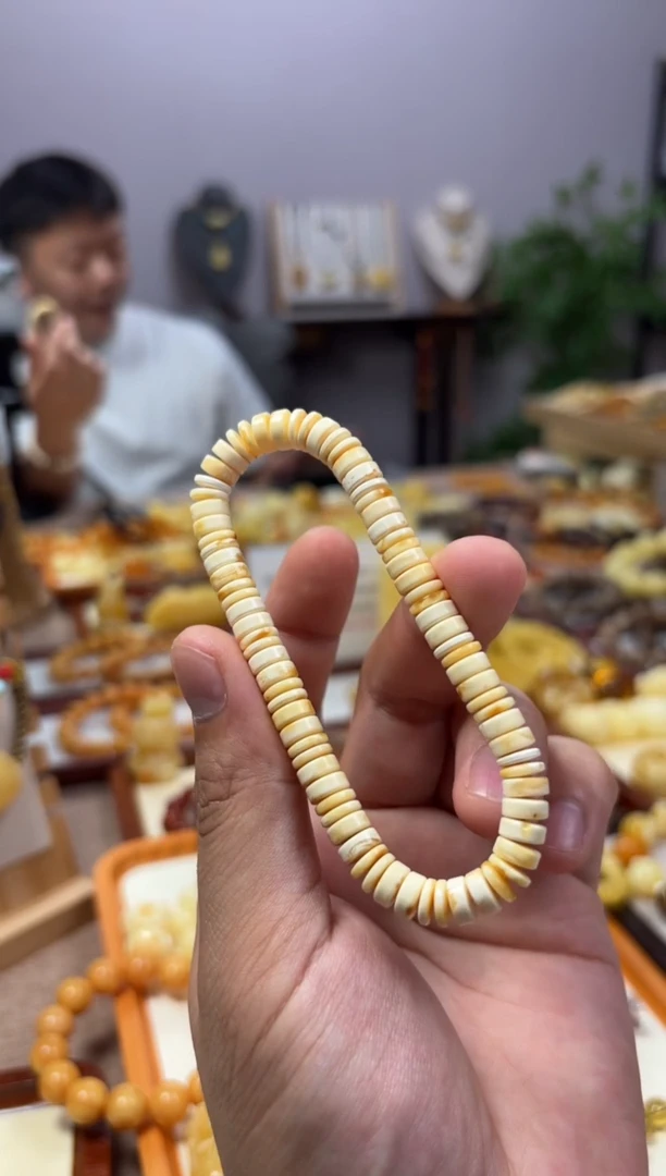 【闪购商品】蜜蜡裸石未镶嵌手串