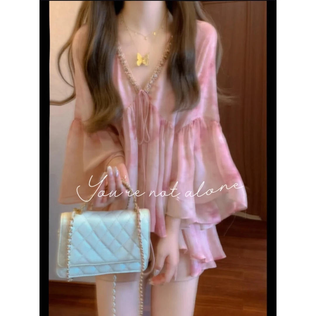 2025夏季新款甜美少女感重工镶钻雪纺V领长袖上衣搭高腰显瘦短裤