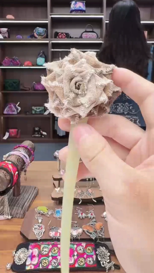 织绣64蒙阿苏苗绣传承店