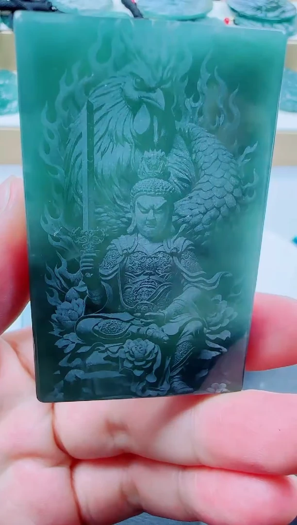 翡翠未镶嵌颈饰本命佛鸡