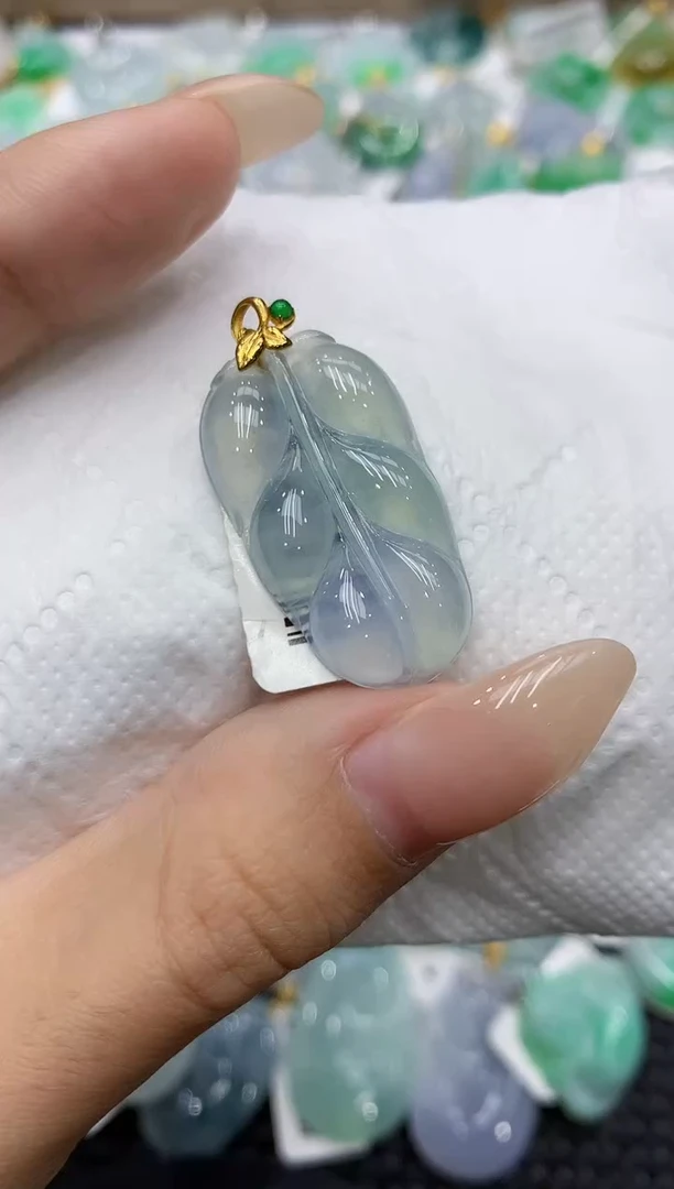 颈饰18K金镶嵌翡翠111111111111