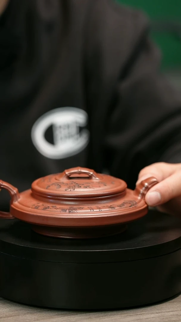 茶壶紫砂h***何H2242李小琴龙血砂刻绘虚扁