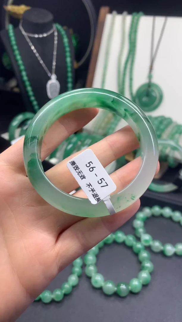 未镶嵌手镯石英质玉（非洲翠）56-57圈口