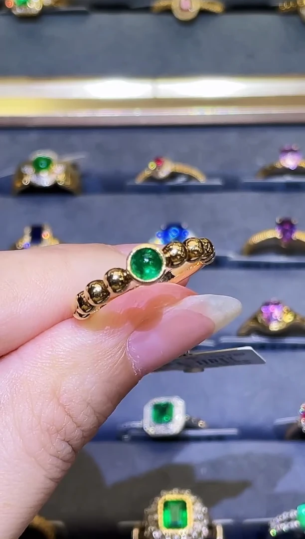 18K金镶嵌戒指祖母绿0.5ct