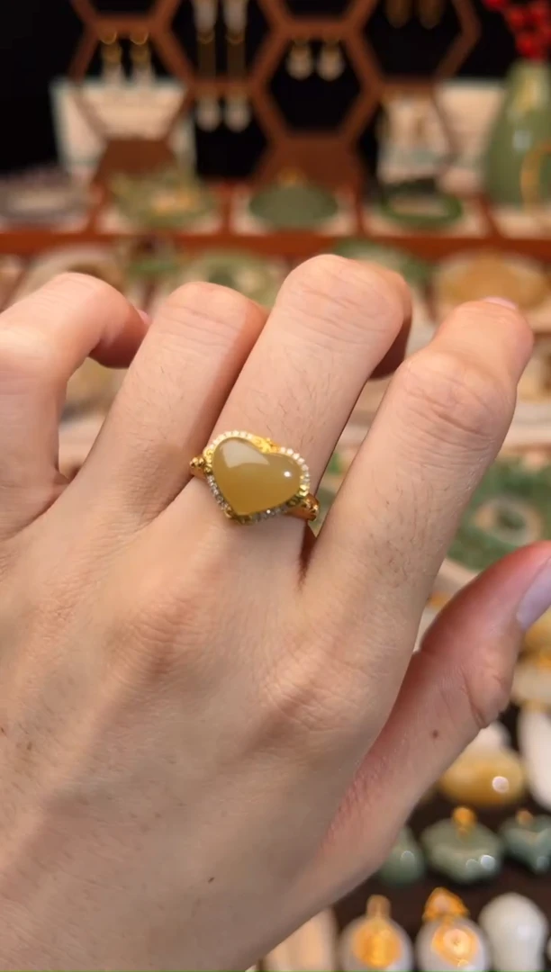 18K金镶嵌戒指和田玉福利