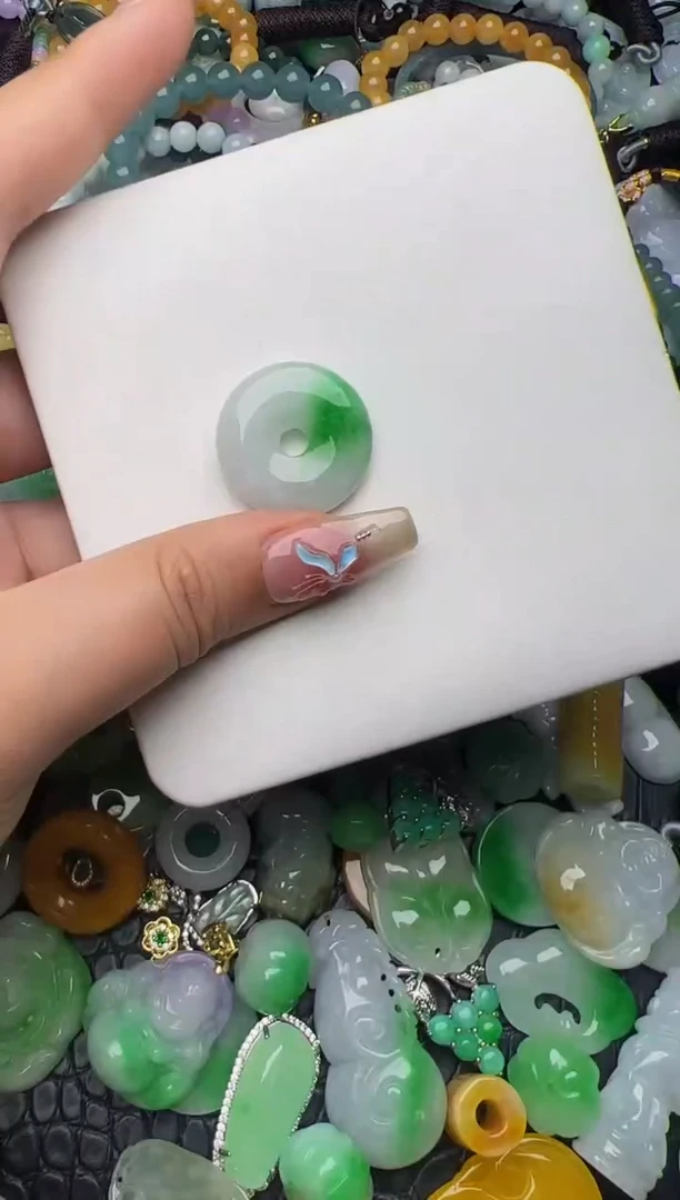 翡翠未镶嵌颈饰天然缅甸翡翠吊坠