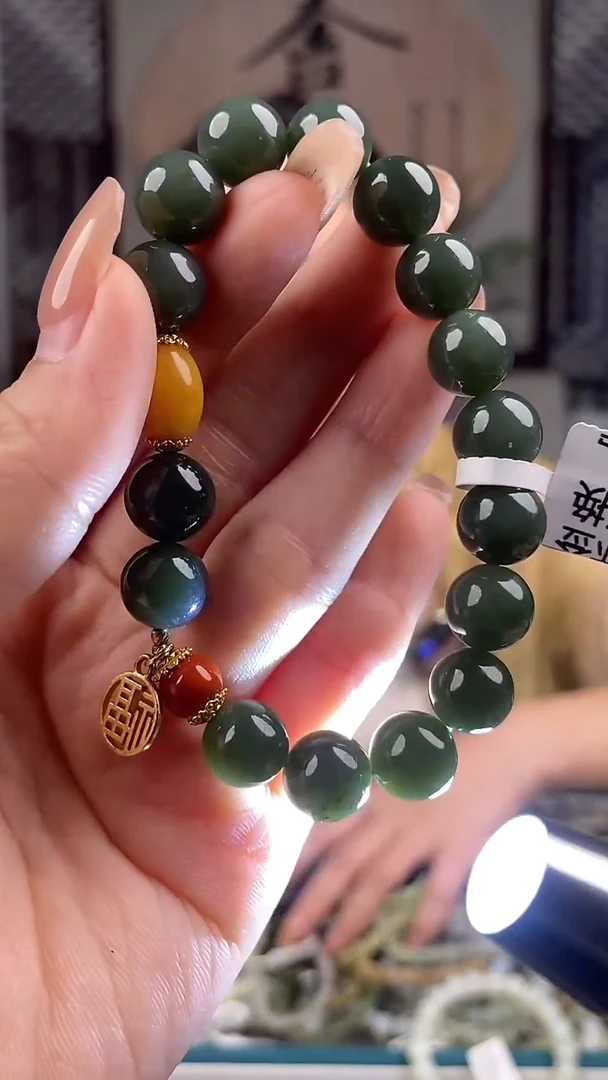 和田玉未镶嵌颈饰拍一发一