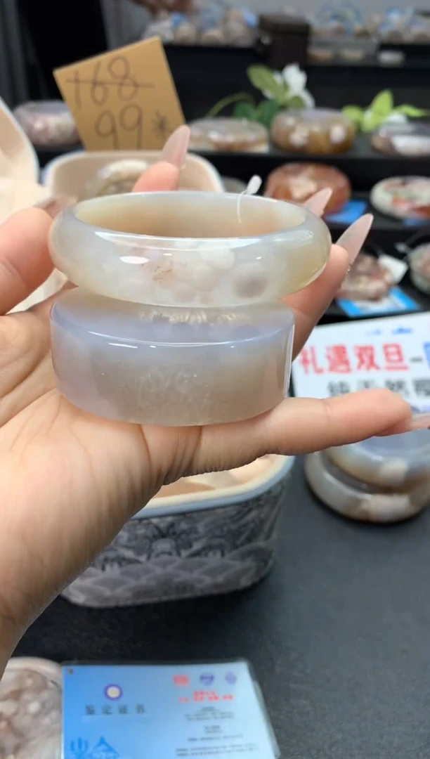 未镶嵌手镯石英质玉（60-61圈口）赠送镯心 无证书