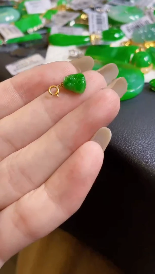 【闪购商品】翡翠颈饰18K金镶嵌吊坠