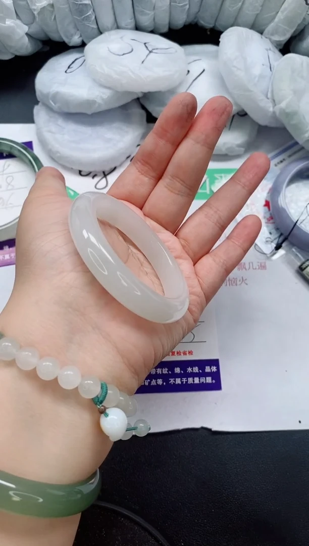 未镶嵌手镯石英质玉135/51-52