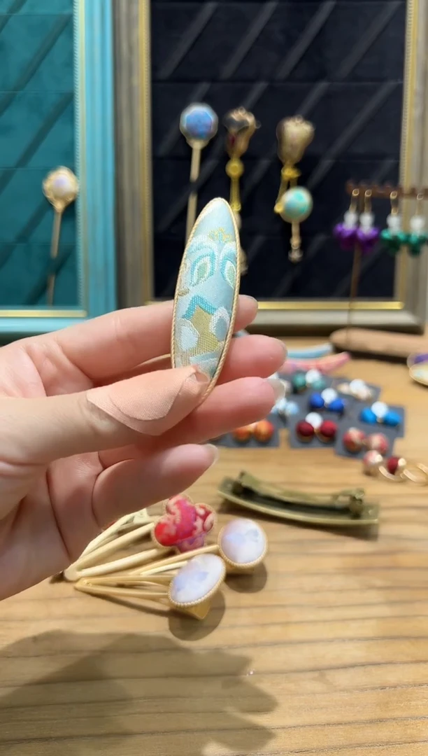 【闪购商品】【一物一拍专车】宝花奔鹿大柳叶发夹