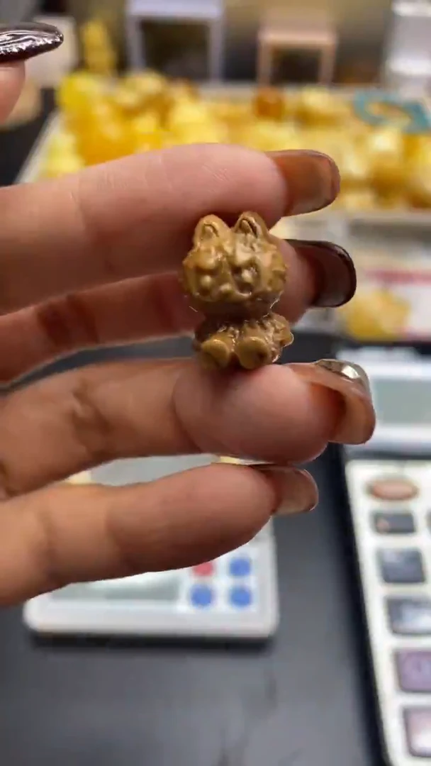 琥珀未镶嵌珠宝奇石448