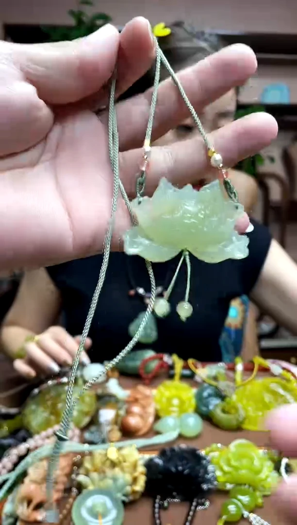 未镶嵌岫玉吊坠·