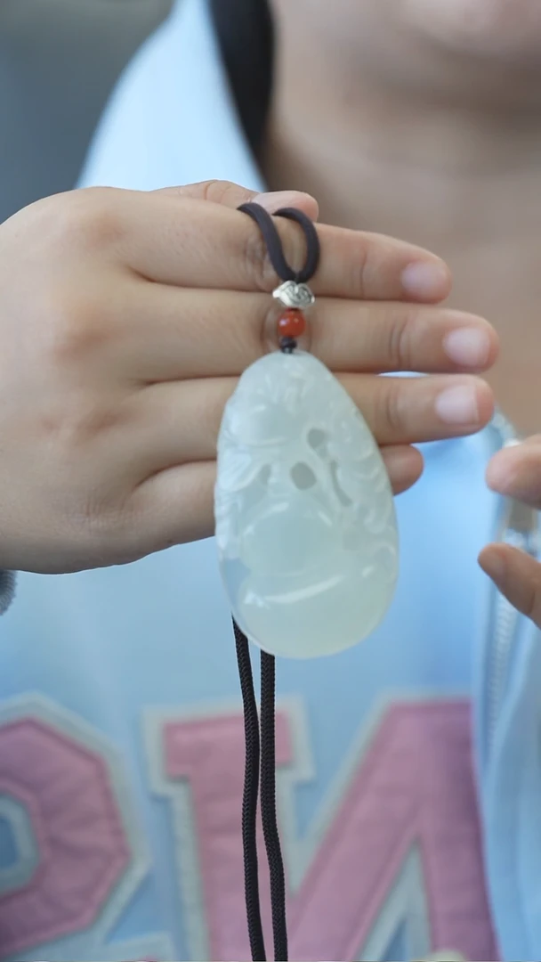 岫玉未镶嵌颈饰吊坠