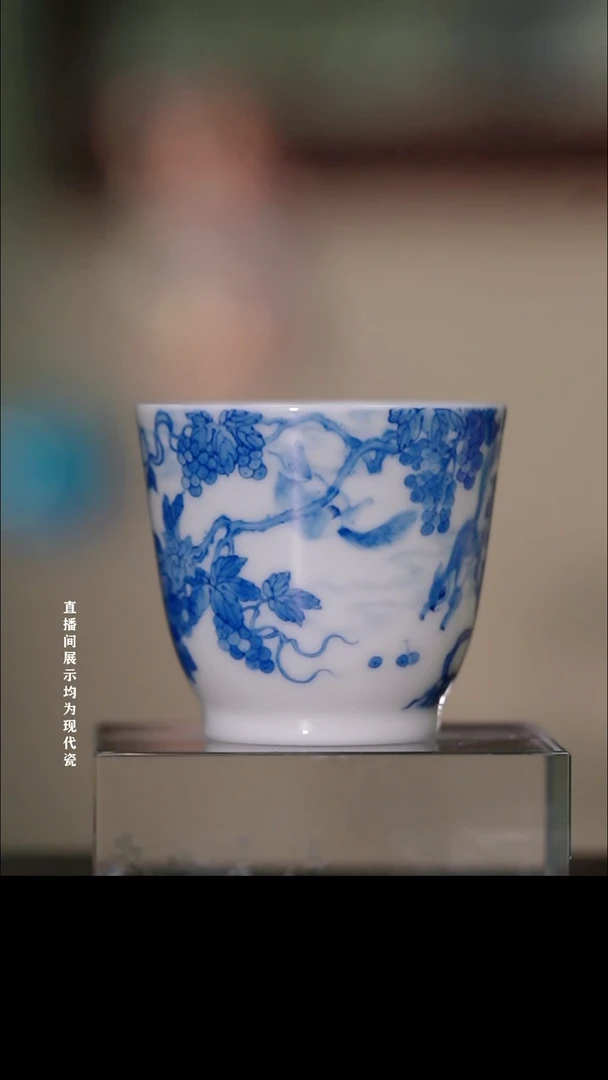 摆件瓷熊友根窑松鼠葡萄纹直筒杯