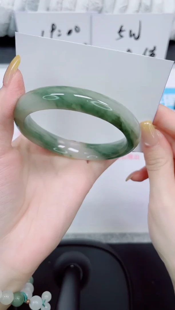 石英质玉手镯未镶嵌385