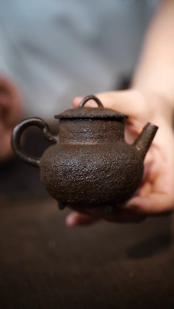 谦纯手工制作 古南蛮三足后手壶