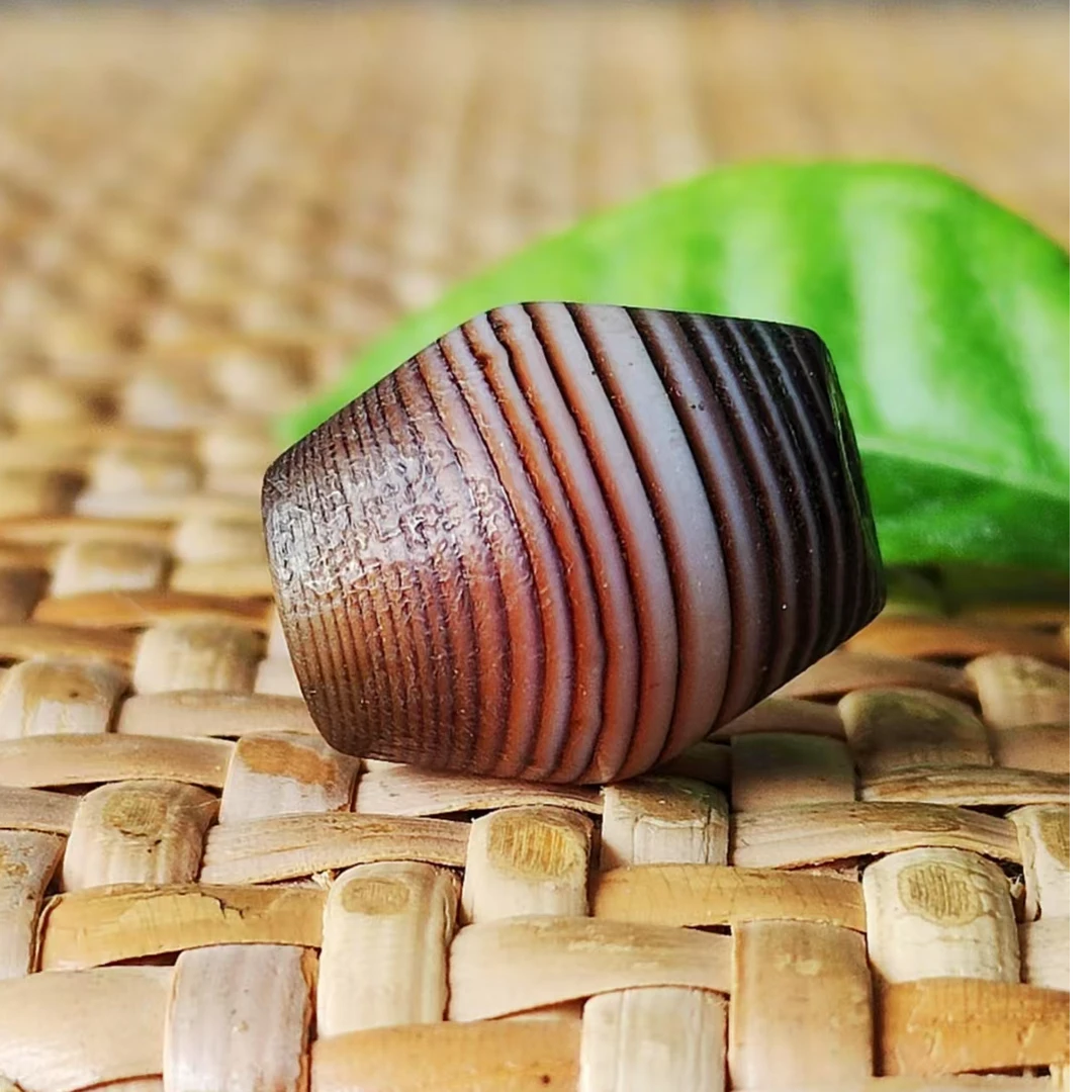 静雅古珠-玛瑙蚕丝吊坠1颗.尺寸高18+mm宽15mm.可做顶珠.配珠.