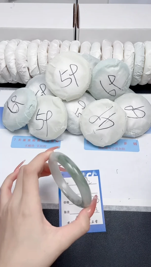 未镶嵌手镯石英质玉92-56
