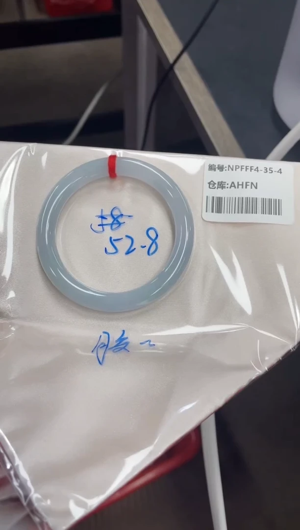 翡翠手镯未镶嵌翡翠手镯