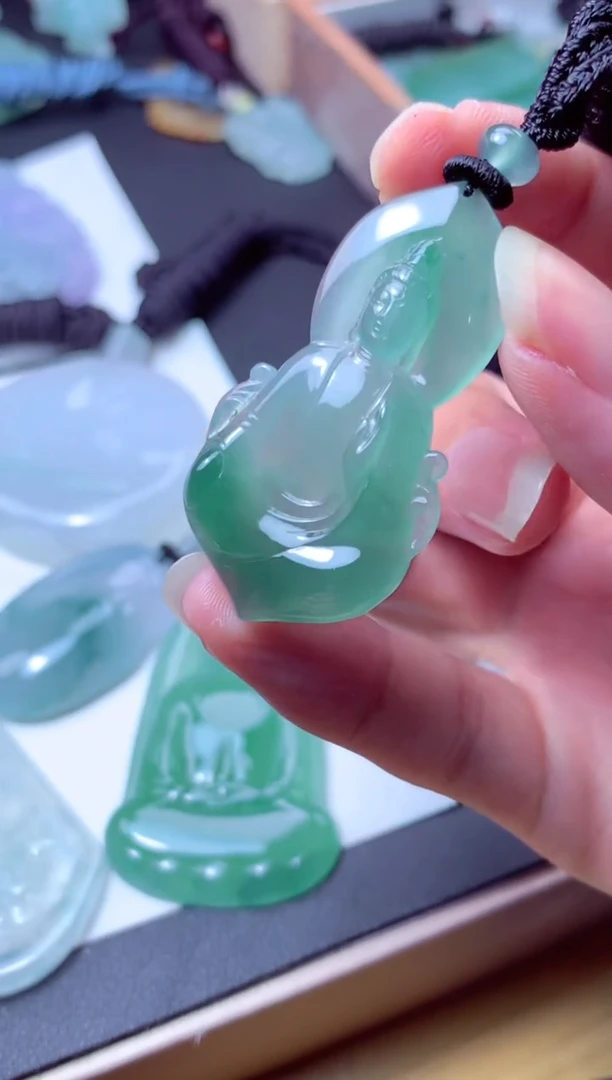 颈饰未镶嵌翡翠天然A货翡翠