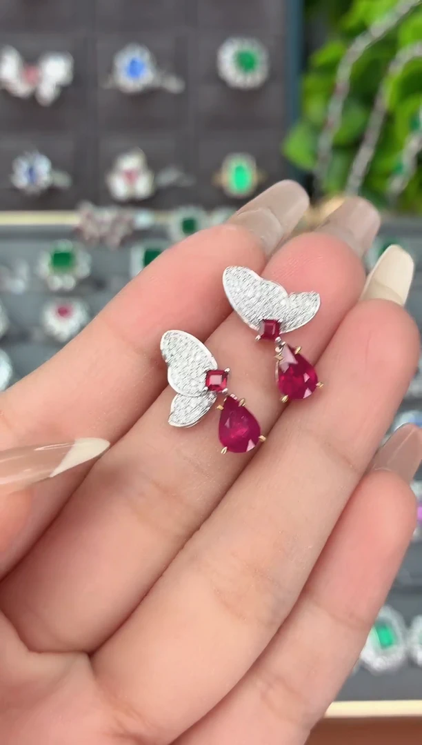 18K金镶嵌耳饰红宝石-1.8克拉
