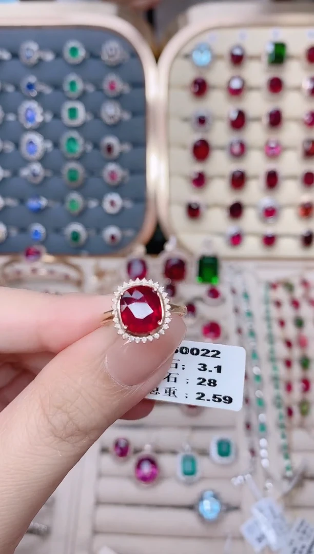 18K金镶嵌碧玺戒指碧玺3.1CT