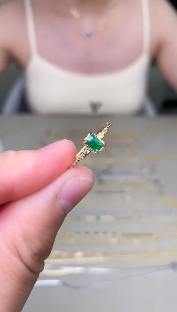 祖母绿戒指银S925镶嵌祖母绿戒指