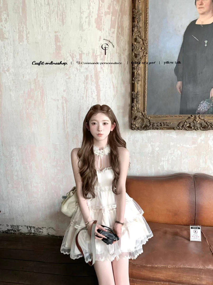 甜美少女感气质复古法式缎面蕾丝拼接花朵挂脖连衣裙显瘦蓬蓬短裙