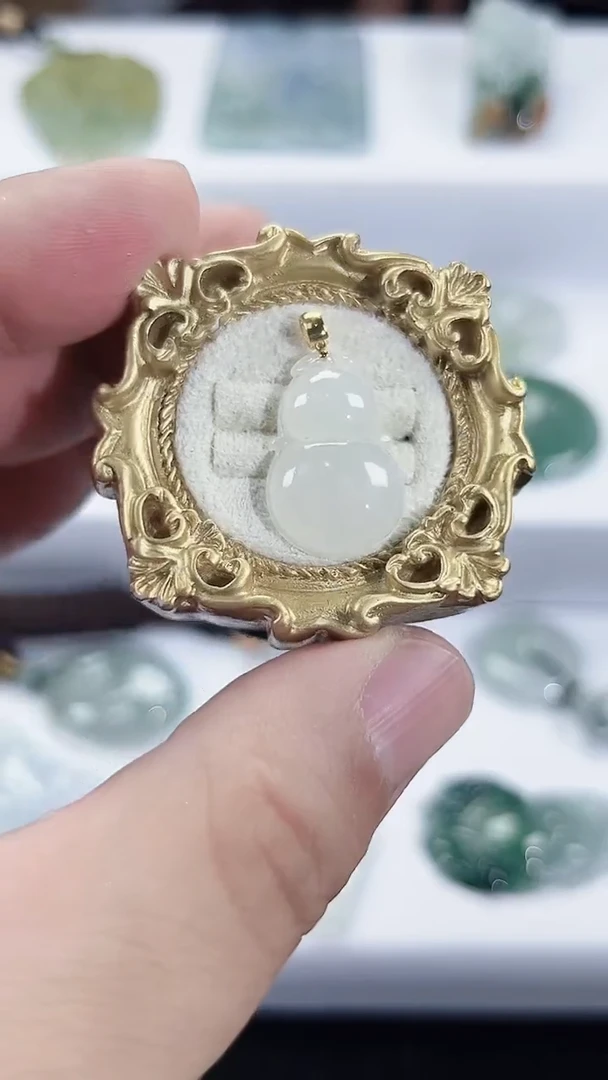 颈饰未镶嵌翡翠天然缅甸A货翡翠     葫芦题材吊坠