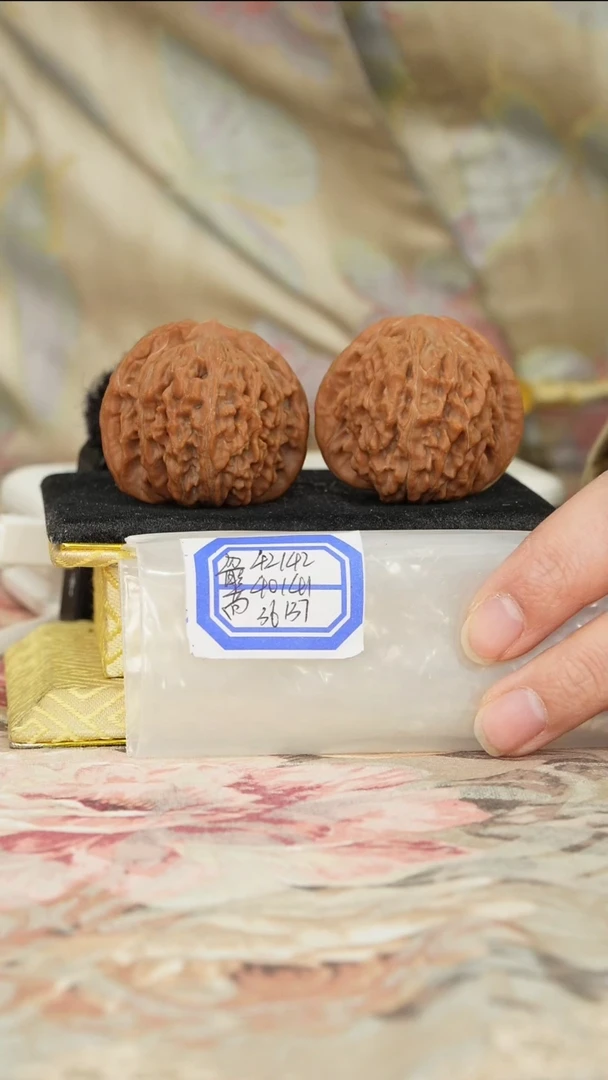 【闪购商品】文玩核桃把件一代楼