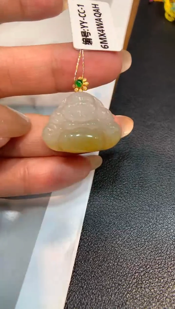 翡翠18K金镶嵌颈饰佛公