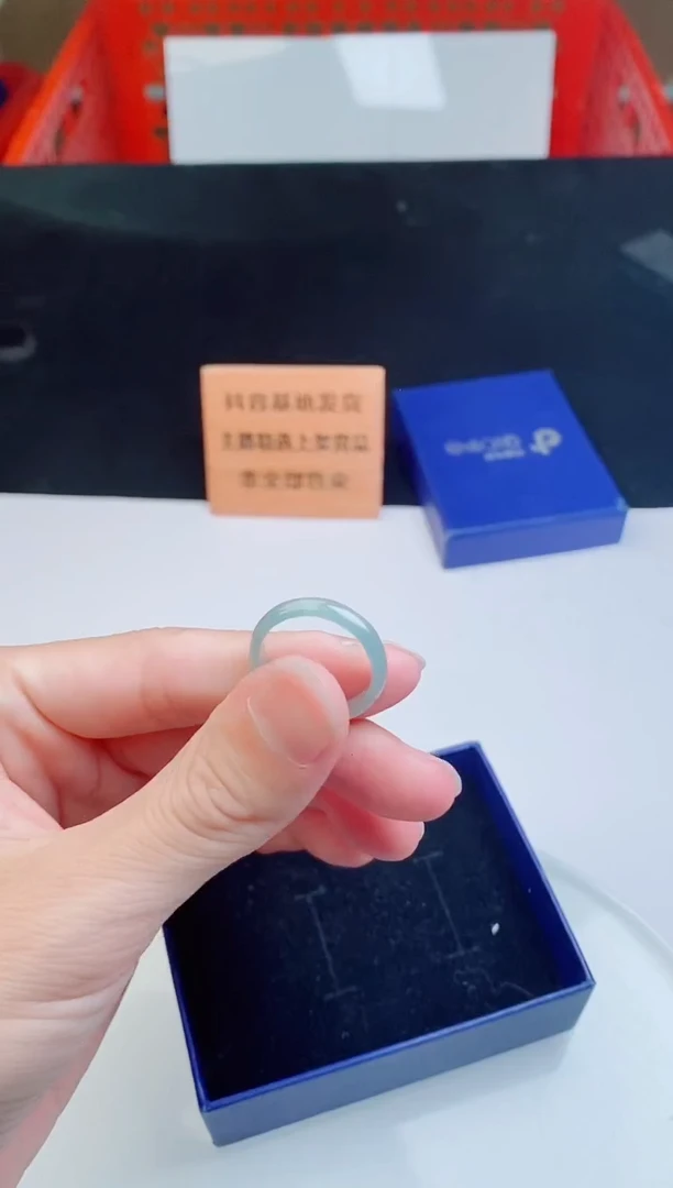 颈饰未镶嵌翡翠   ·