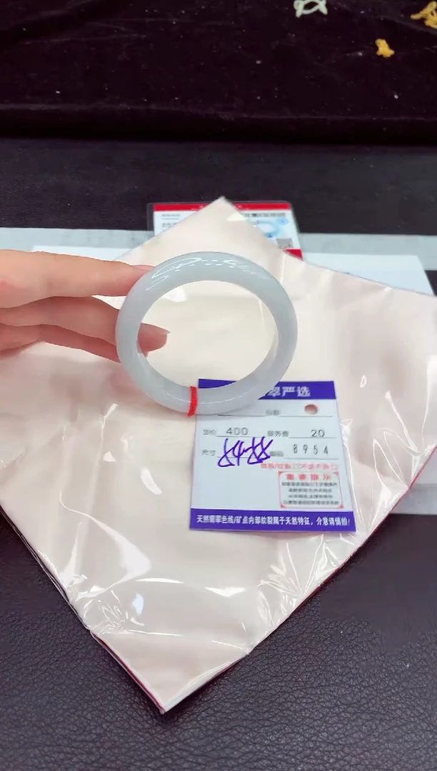 翡翠手镯未镶嵌1