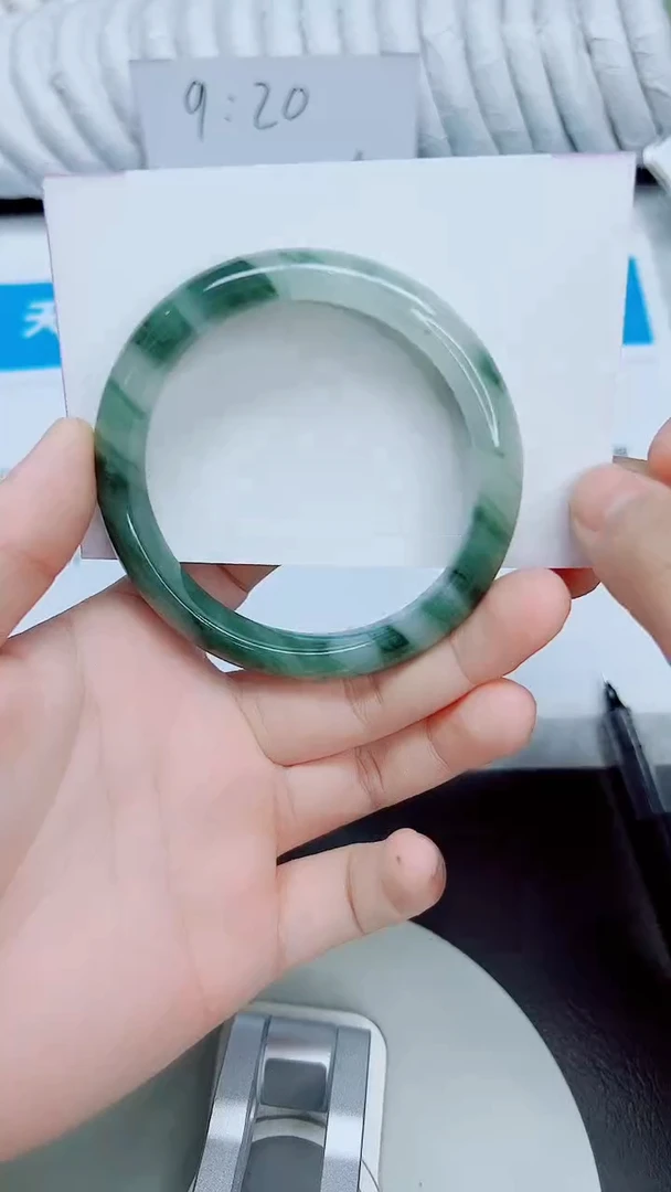 未镶嵌手镯石英质玉2/60.7