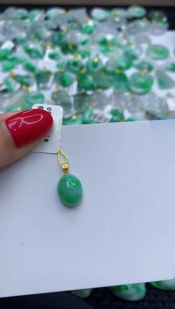 翡翠18K金镶嵌颈饰11111111111