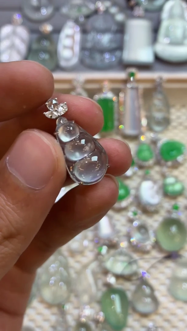 吊坠(不含链)18K金镶嵌翡翠豆子