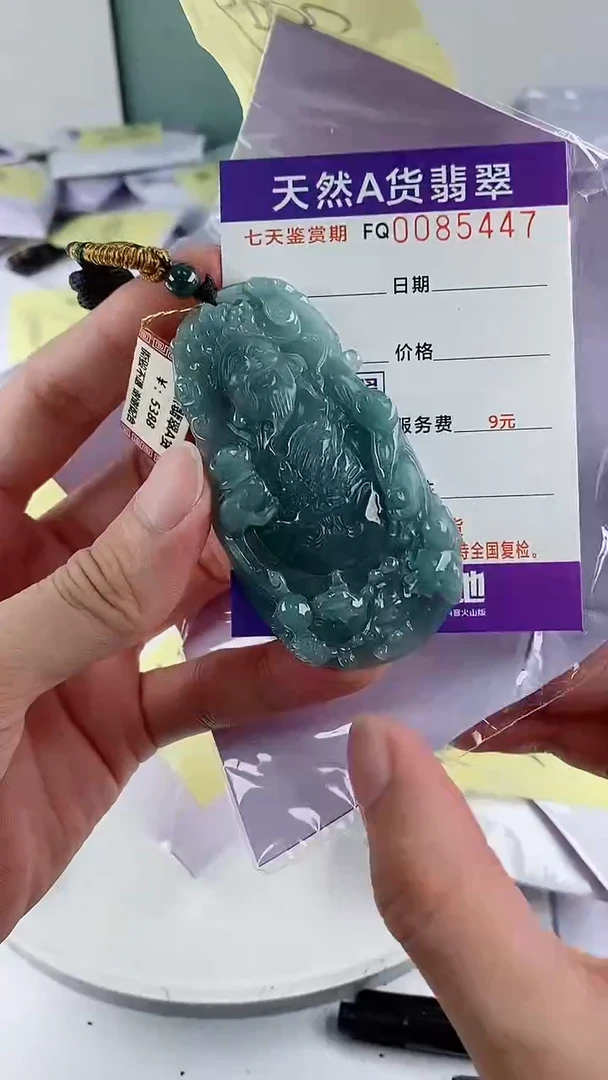 翡翠未镶嵌颈饰