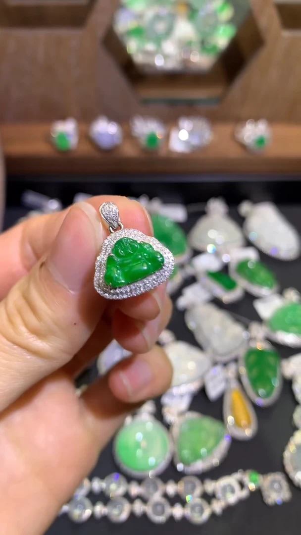 【闪购商品】翡翠吊坠(不含链)18K金镶嵌吊坠