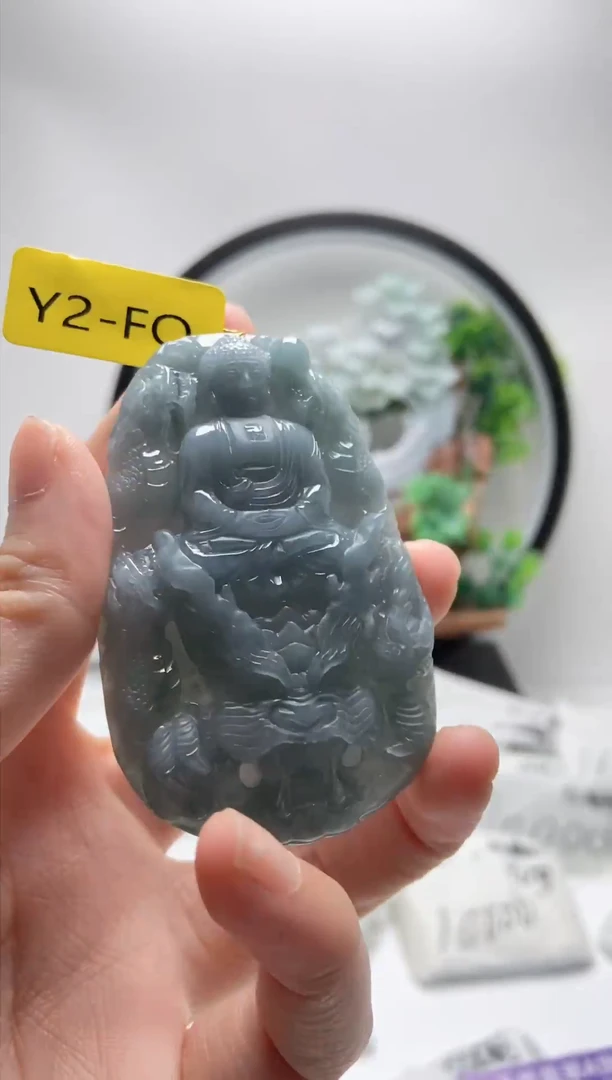 翡翠未镶嵌颈饰大日如来