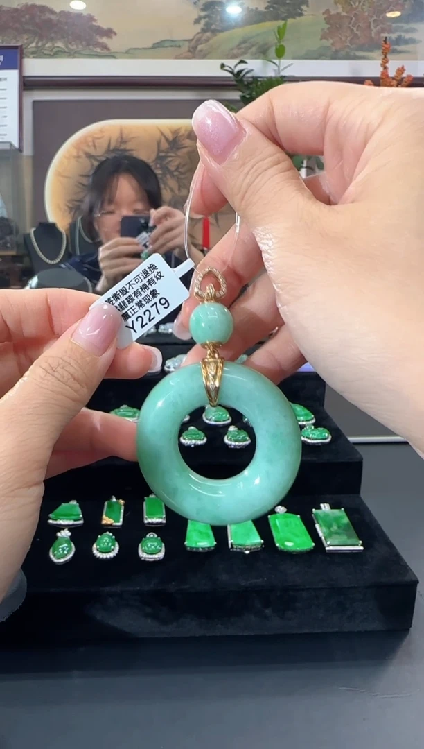颈饰18K金镶嵌翡翠Y2279甜甜圈